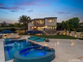 9 Pelican Crest Dr in Newport Beach, CA - Building Photo - Building Photo