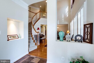 5689 Tower Hill Cir in Alexandria, VA - Foto de edificio - Building Photo