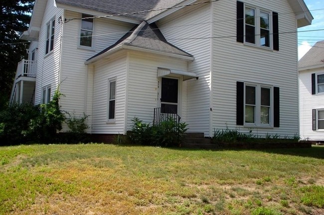 311-313 Commonwealth Ave in Concord, MA - Building Photo - Building Photo