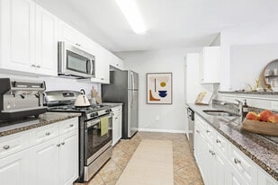 Arrive Fort Lee in Fort Lee, NJ - Building Photo