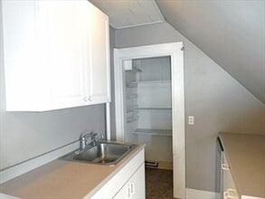 55 Everett St, Unit 3 in Middleboro, MA - Foto de edificio - Building Photo