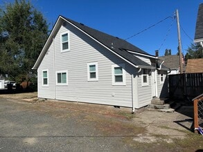 455 S 38th St in Springfield, OR - Building Photo - Building Photo
