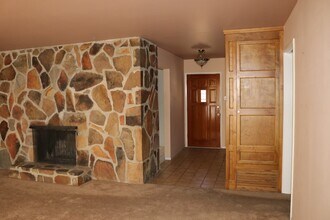 19275 Symeron Rd in Apple Valley, CA - Building Photo - Building Photo