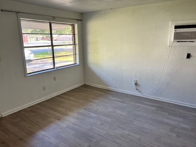 5230 General McArthur St in Moss Point, MS - Building Photo - Building Photo
