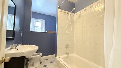 1100 Hamilton Rd in London, ON - Building Photo - Building Photo