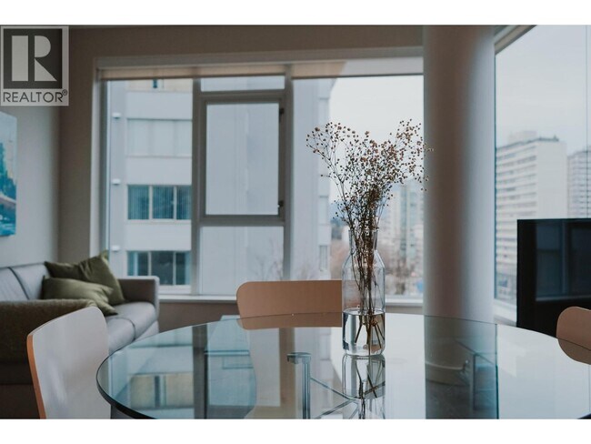 1221 Bidwell St in Vancouver, BC - Building Photo - Building Photo