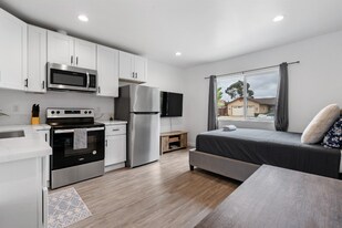 4166 Cole Way in San Diego, CA - Building Photo