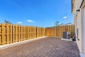 2425 SE 28th Dr in Homestead, FL - Building Photo - Building Photo