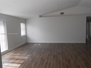 2077 NW 191st Ave in Pembroke Pines, FL - Building Photo - Building Photo