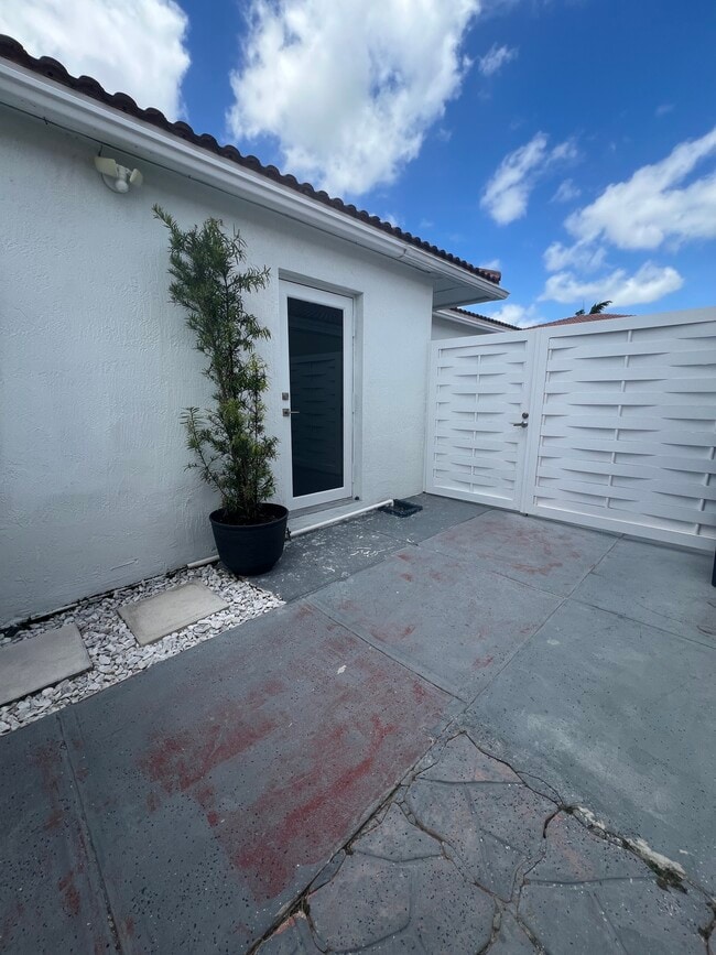 17360 SW 142nd Ct, Unit Efficiency, Unit Efficiency