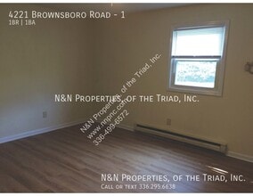 4221 Brownsboro Rd in Winston-Salem, NC - Building Photo - Building Photo
