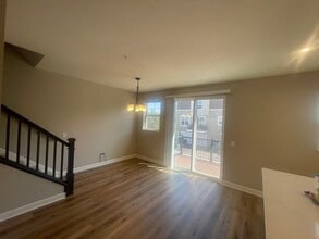 873 Roselyn Dr in Victoria, MN - Building Photo - Building Photo