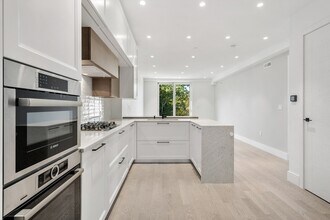 69 Walnut St in Brookline, MA - Building Photo - Building Photo