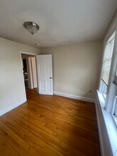 34 Meadowbank Ave, Unit Apartment 2 in Boston, MA - Foto de edificio - Building Photo