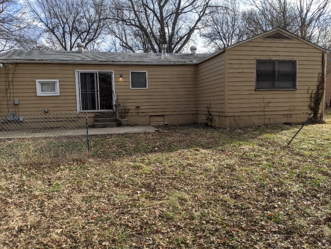 10614 Oakland Ave in Kansas City, MO - Building Photo - Building Photo
