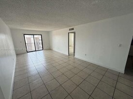 6950 W 6th Ave in Hialeah, FL - Building Photo