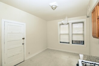 949 N Hoyne Ave, Unit 1 in Chicago, IL - Building Photo - Building Photo