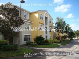 5600 Bentgrass Dr in Sarasota, FL - Building Photo