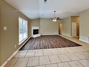 819 W Lonesome Dove Trail in Arlington, TX - Foto de edificio - Building Photo