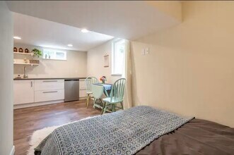 3330 SE Franklin St in Portland, OR - Building Photo - Building Photo