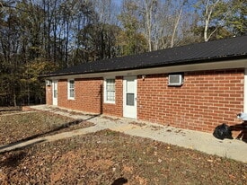 400 School St in Roxboro, NC - Building Photo