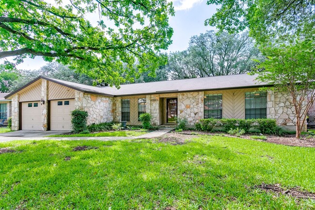 15322 Pebble Path in San Antonio, TX - Foto de edificio - Building Photo