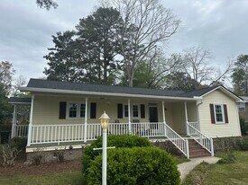 111 W 3rd South St in Summerville, SC - Building Photo