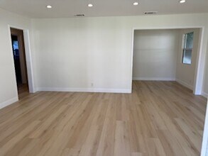 442 N Hollywood Way in Burbank, CA - Building Photo - Building Photo