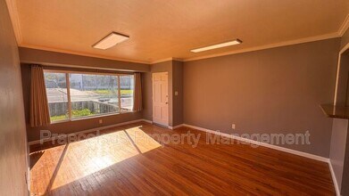 37 E J St in Chula Vista, CA - Building Photo - Building Photo