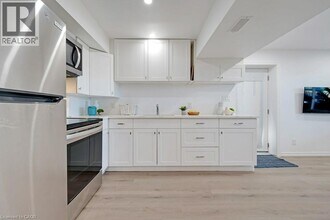 160 Freure Dr in Cambridge, ON - Building Photo - Building Photo