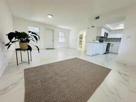 414 SE 14th St in Fort Lauderdale, FL - Building Photo