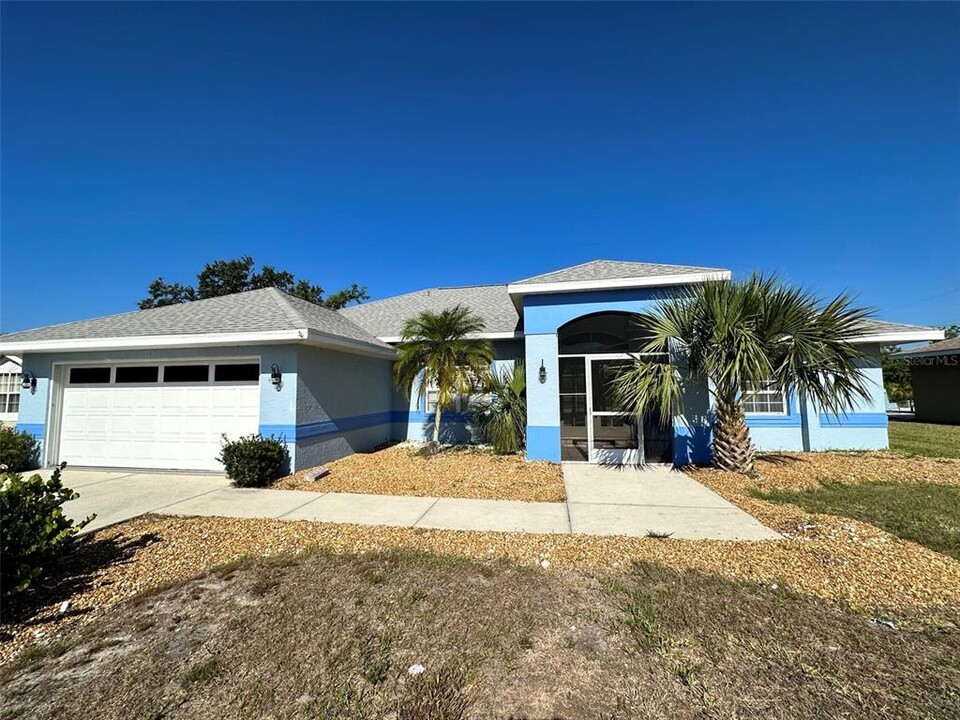 129 Orlando Blvd in Port Charlotte, FL - Building Photo