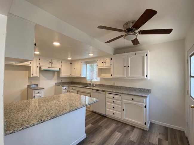 110 Cooper Ave in Bakersfield, CA - Building Photo - Building Photo