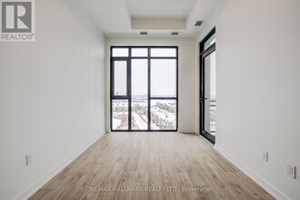 720 Whitlock Ave in Milton, ON - Building Photo - Building Photo