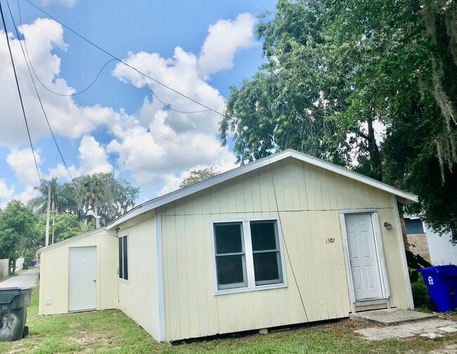 property at 1307 S New York Ave