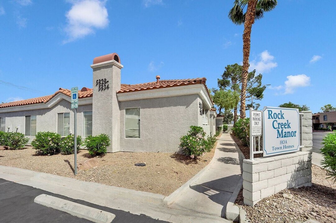5828 W Vegas Dr in Las Vegas, NV - Building Photo