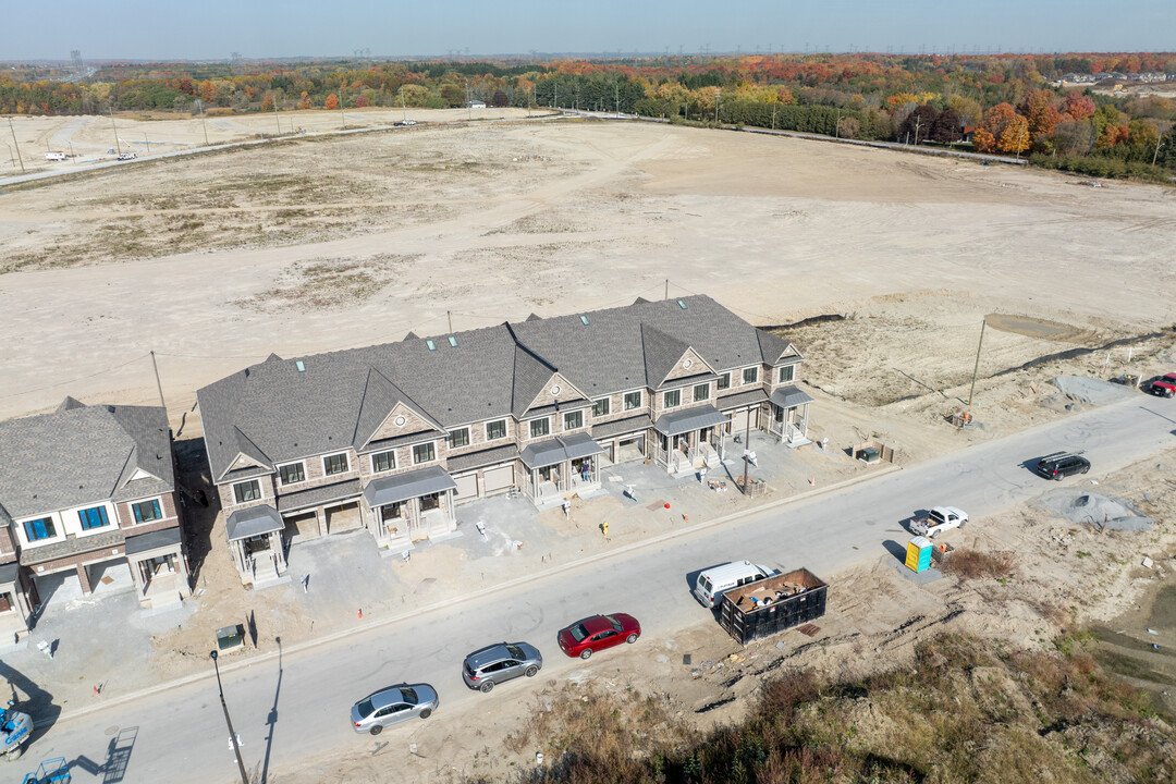 Macedonia Villge in Whitby, ON - Building Photo