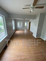 1082 W Juliah Ave in Flint, MI - Building Photo