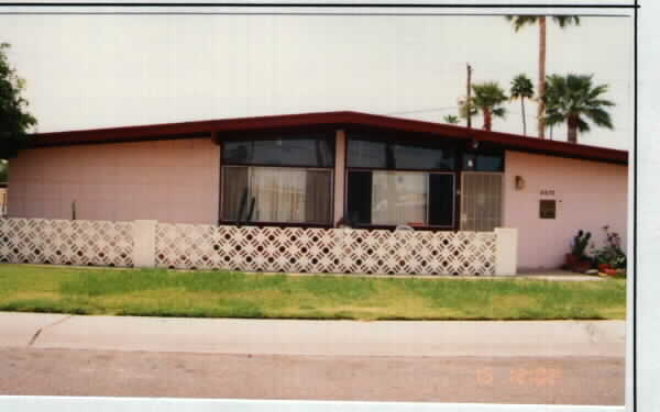 Holiday Sands Apartments in Scottsdale, AZ - Building Photo