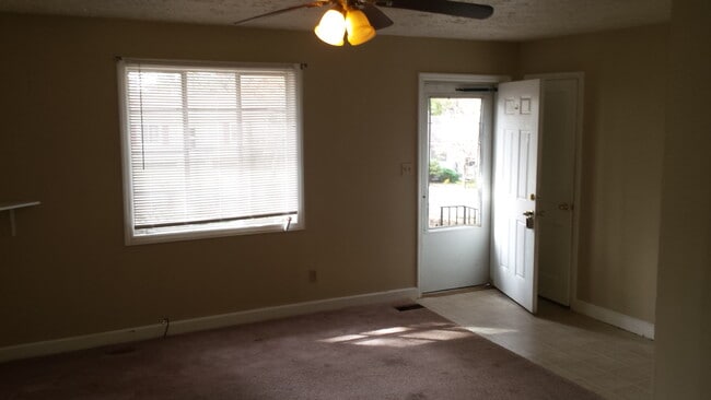 2913 Dexter Ave in Greensboro, NC - Foto de edificio - Building Photo