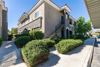 10245 S Maryland Pkwy, Unit 124 in Las Vegas, NV - Building Photo - Building Photo