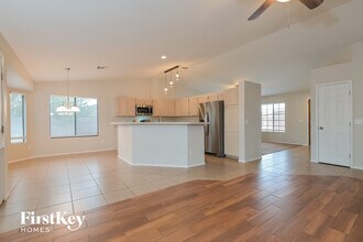 10060 E Falcon Point Dr in Tucson, AZ - Building Photo - Building Photo