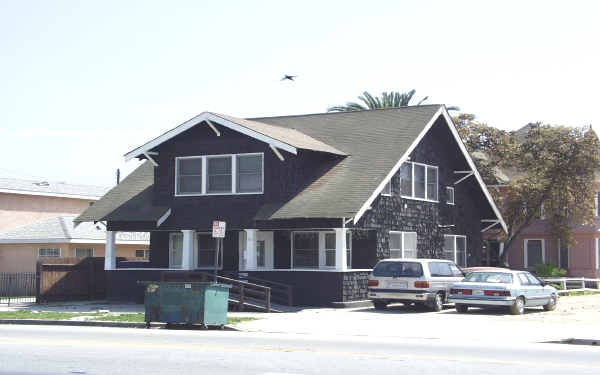 322 W 10th St in Long Beach, CA - Foto de edificio