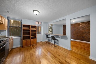 192 Athens St, Unit 1 in Boston, MA - Building Photo - Building Photo
