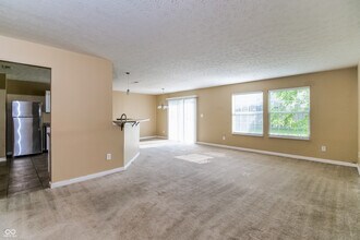 5675 Glass Chimney Ln in Indianapolis, IN - Building Photo - Building Photo