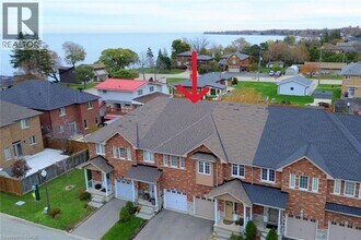 45 Seabreeze Crescent in Hamilton, ON - Building Photo - Building Photo