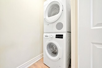 2194 King St E in Hamilton, ON - Building Photo - Building Photo