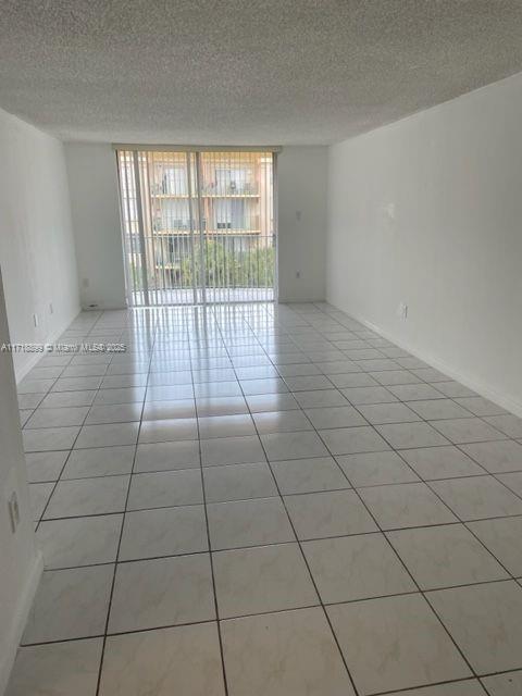 9310 Fontainebleau Blvd in Miami, FL - Building Photo