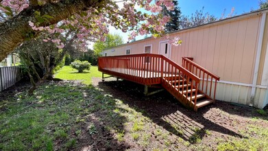 8710 Whitewood Loop SE in Yelm, WA - Building Photo - Building Photo