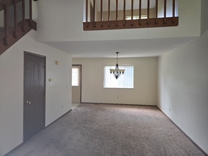 6955 Dorr St in Toledo, OH - Building Photo - Building Photo